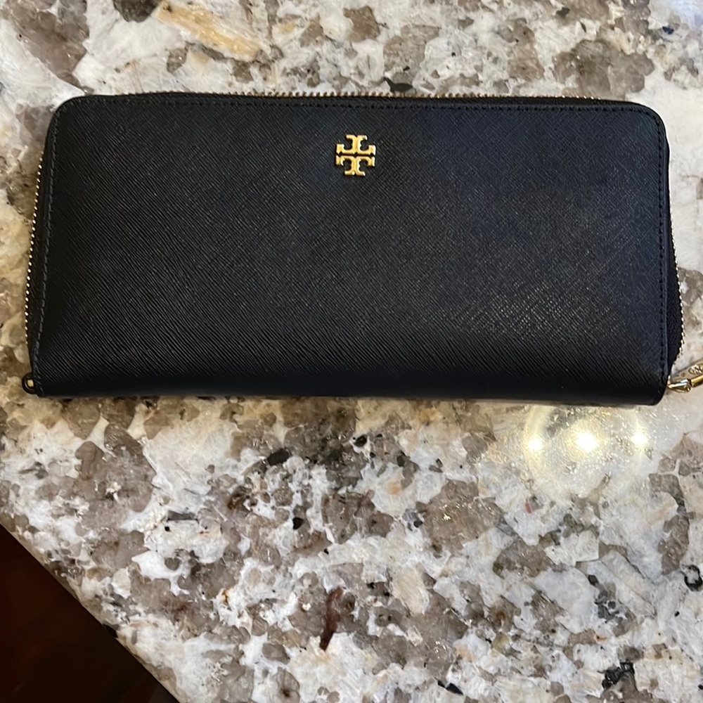 Tory Burch wrist wallet. Black. New.